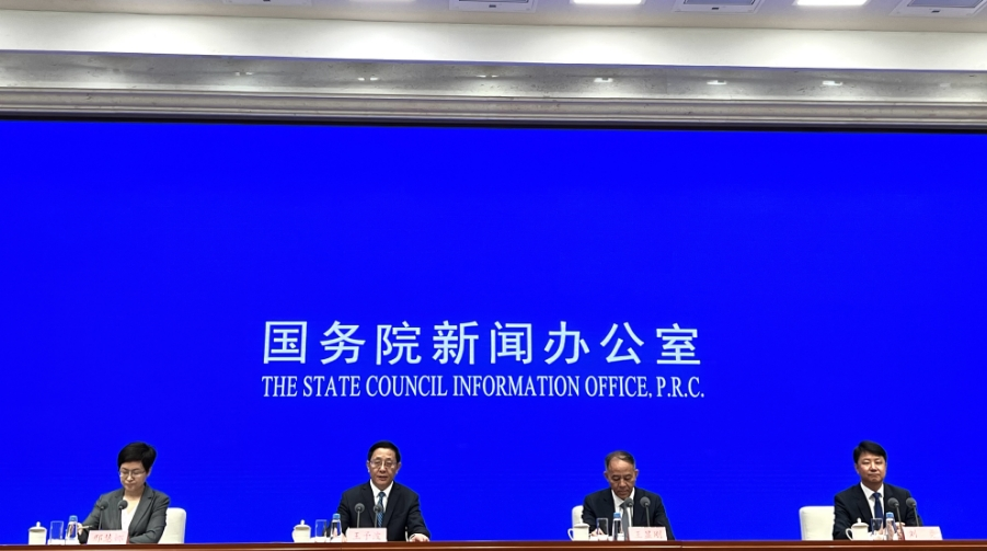 九游体育网站：2023年云南绿色能源装机比重、绿电发电量比重分别比全国高38、55个百分点(图1)