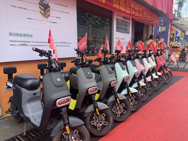 涤旧换电新风尚：绿色生活引领未来能源革命(图2)