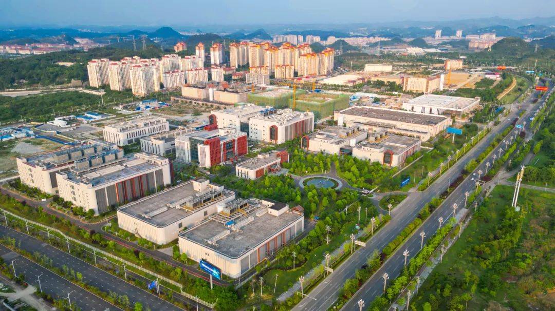 《人民日报》聚焦贵安新区超大型数据中心的节能账(图3)