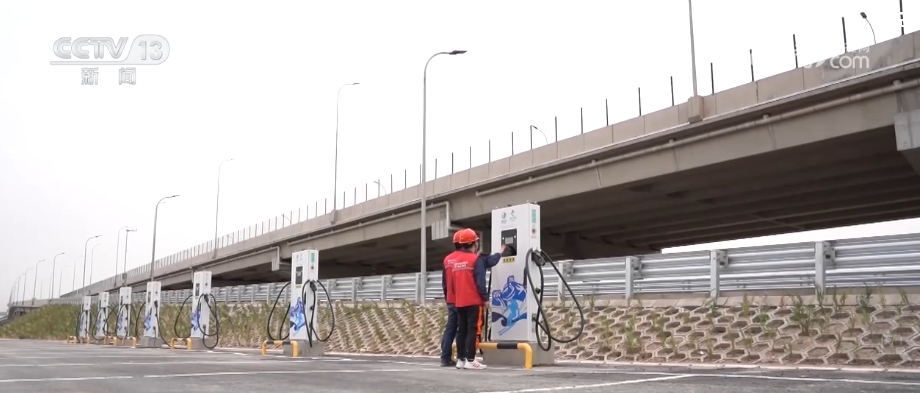 “五一”假期绿色出行更顺畅多项精细化服务保障新能源车“电量满格”(图1)