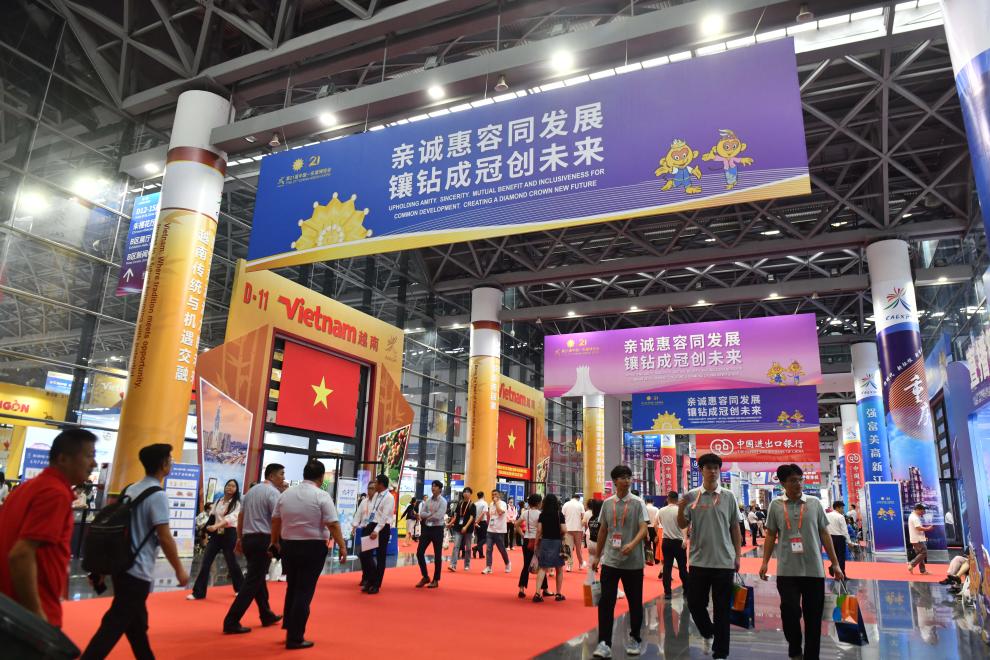 九游体育网站：新华全媒+丨育“新”逐“绿”稳“链”扩“圈”——从东博会看中国—东盟合作新机遇(图2)