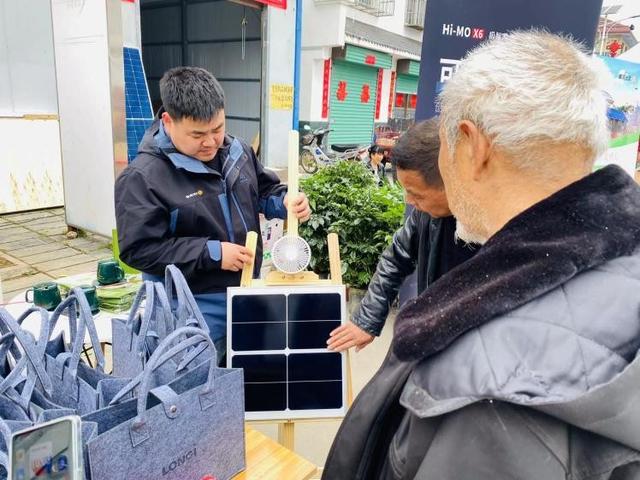 九游体育网站：绿色能源·权益先行丨隆基绿能携手黄河光伏举办315主题宣传活动(图3)
