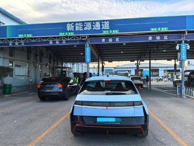 九游体育：3月1日起年检新规：新能源车迎巨变推荐性国标出台(图1)