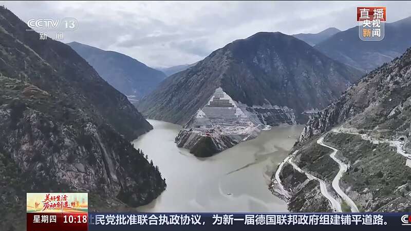 九游体育网站：世界第一高坝首蓄成功！中国基建把奔腾水流写成“绿色能源诗”(图1)