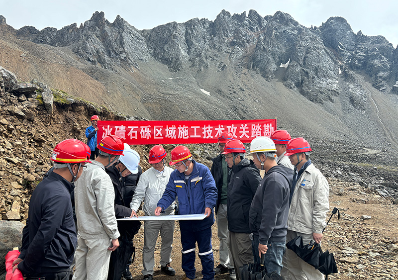 “云端”雪岭走“追光”新路(图2)